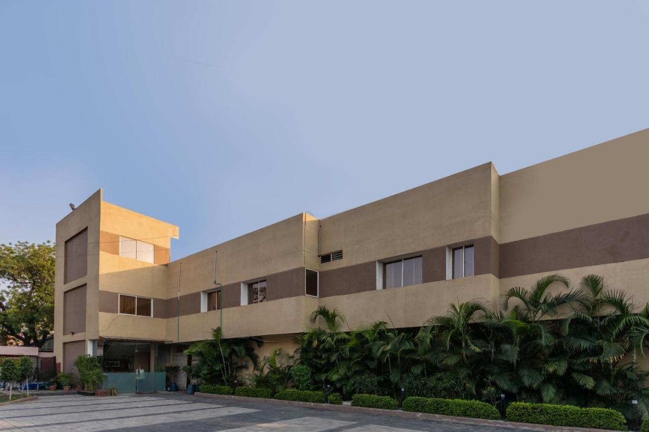 Oyo 75956 Hotel Grand Rourkela Екстериор снимка
